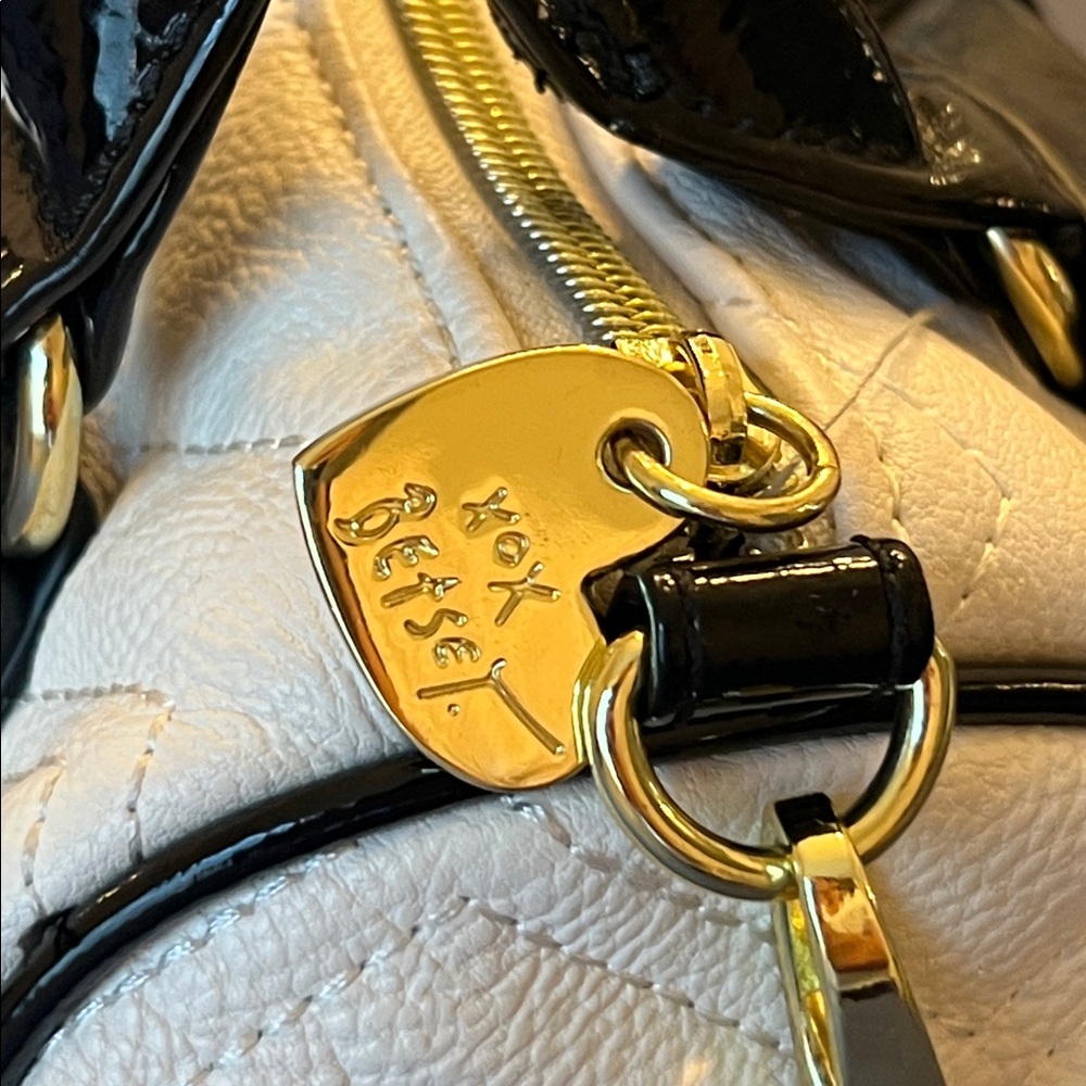 BETSEY JOHNSON Quilted Handbag Patent Leather Bow&  Pearls Satchel & Crossbody - Picture 4 of 12